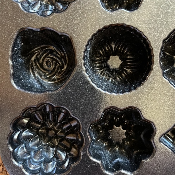 BUNDT TEA CAKE & CANDIES NonStick Pan 2.5cup .59Liter Flower Star Heart Cake NEW - Picture 5 of 16